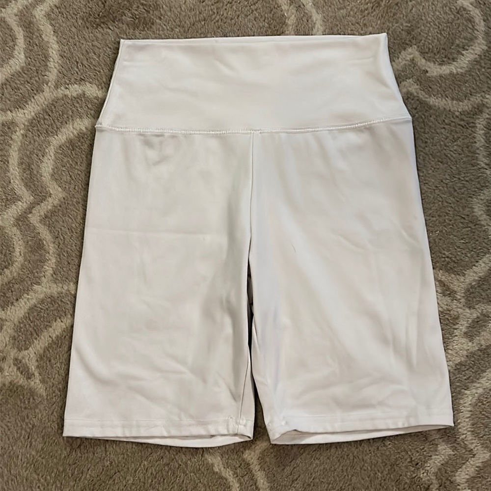 Garage white size M biker shorts